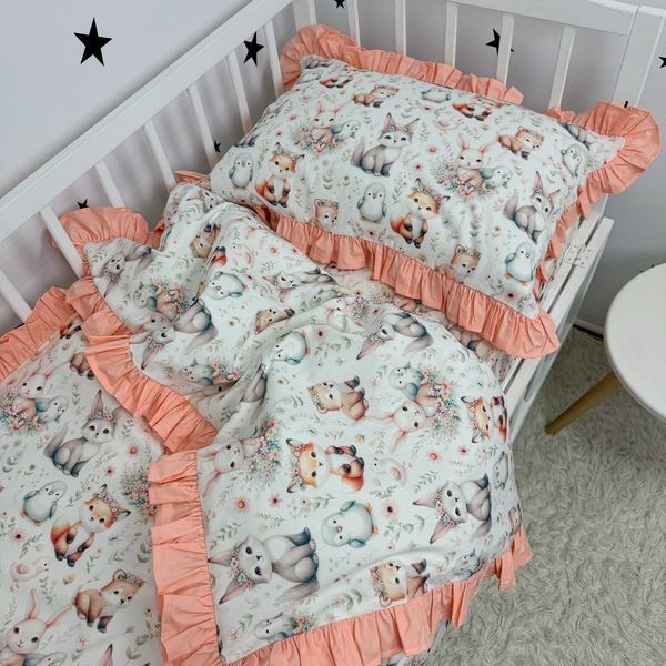 Натуральный комплект постельного белья с рюшами в кровать 120х60 см Oh My Kids &laquo;Зверюшки&raquo; персиковый ранфорс
